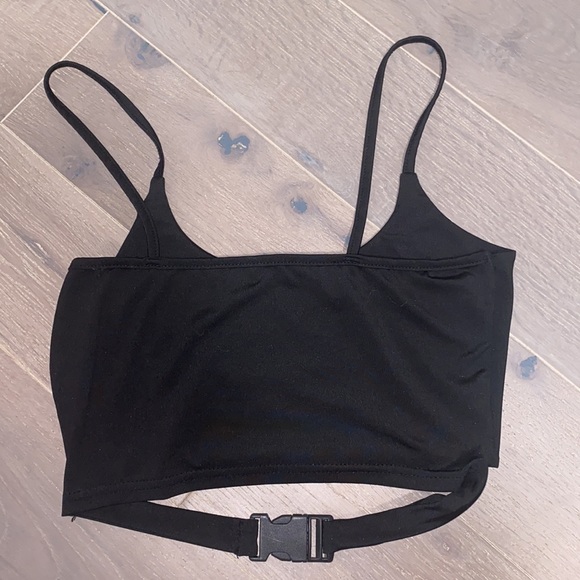 Cropped top with a buckle - Picture 4 of 5